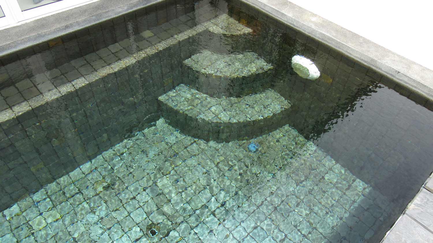 location villa vacances a koh samui en thailande photo 44 piscine en carreaux de pierre naturelle sur la terrasse de la villa